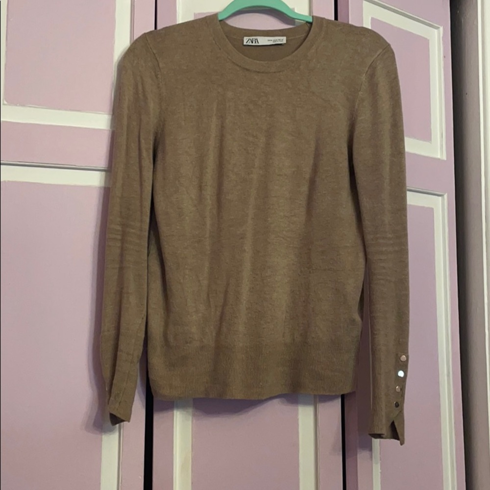 Beige Zara’s top